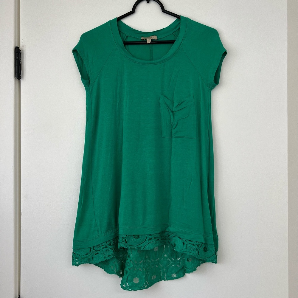 Anthropologie Bordeaux | Lace Bottom Pocket Green Tee Size XS